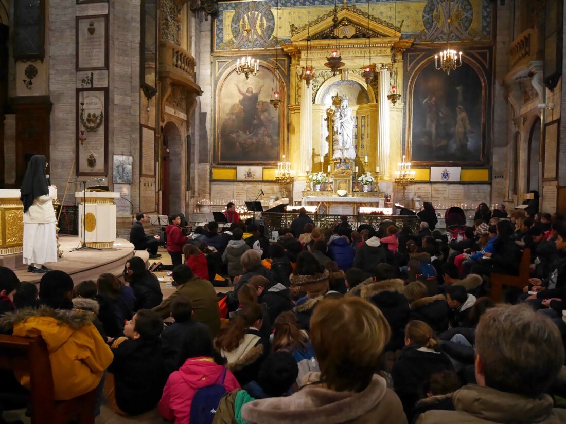 Chacun a été invité a prier une dizaine du chapelet. © Yannick Boschat / Diocèse de Paris.