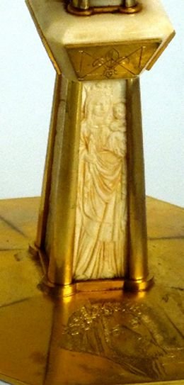 Calice parisien, Vierge à l'enfant. © C. D. A. S..