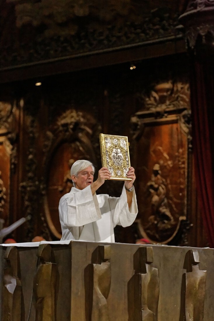 Proclamation de l'évangile en français. © Yannick Boschat / Diocèse de Paris.