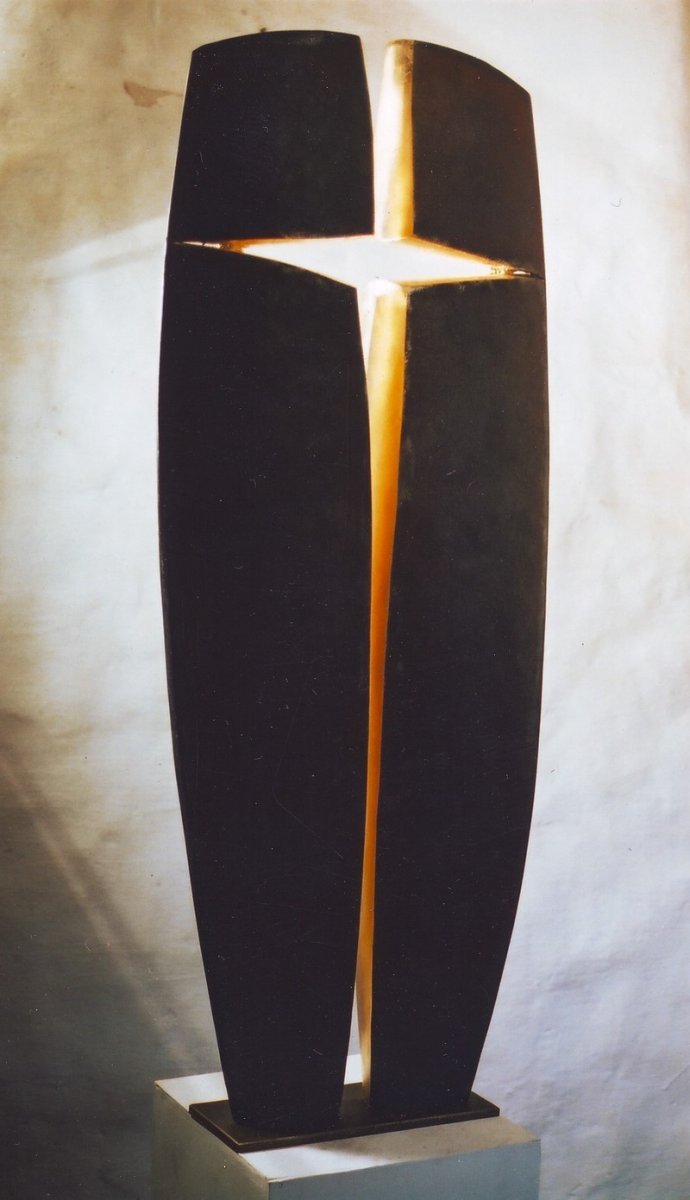 Lumière de Résurrection. © Jean-Jacques Bris Sculpture. Acier travaillé au marteau, dorure à la feuille, 100x50x10cm 
