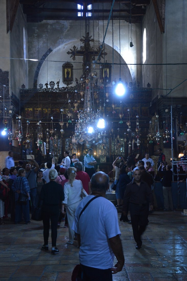 Visite de la Basilique de la Nativité à Bethléem. © Pierre-Louis Lensel / Diocèse de Paris.