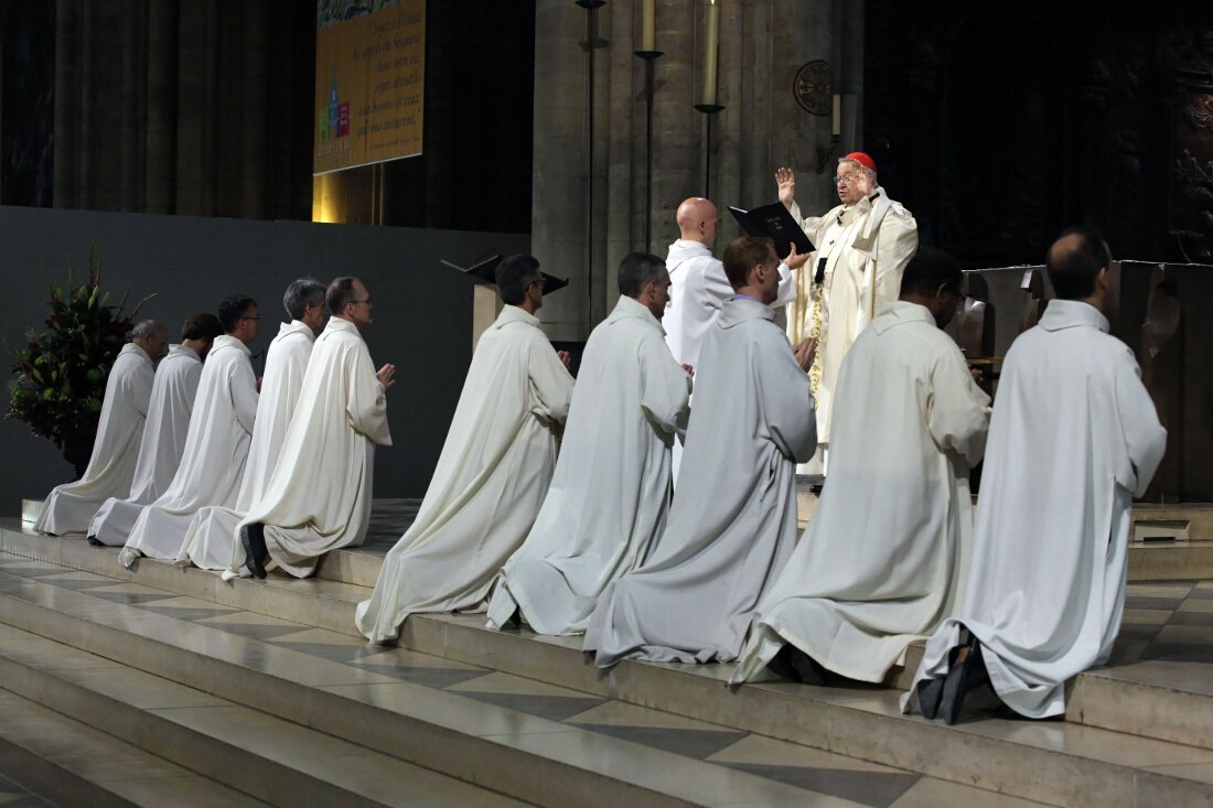 Prière d'ordination. © Yannick Boschat / Diocèse de Paris.