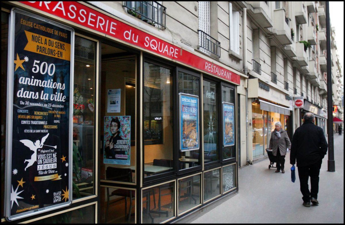 Campagne publicitaire Avent 2014 dans Paris (15e). 
