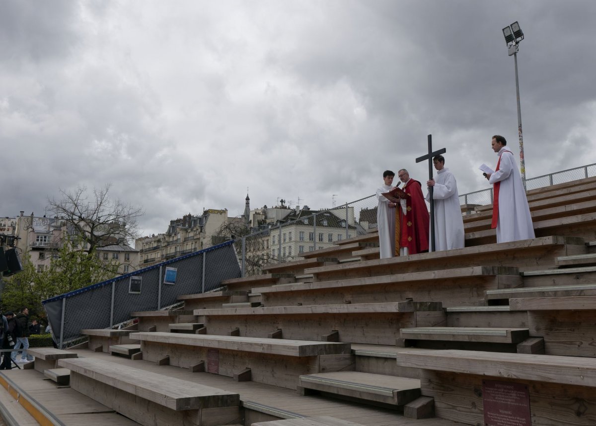 Chemin de croix de Notre-Dame de Paris 2024. © Yannick Boschat / Diocèse de Paris.