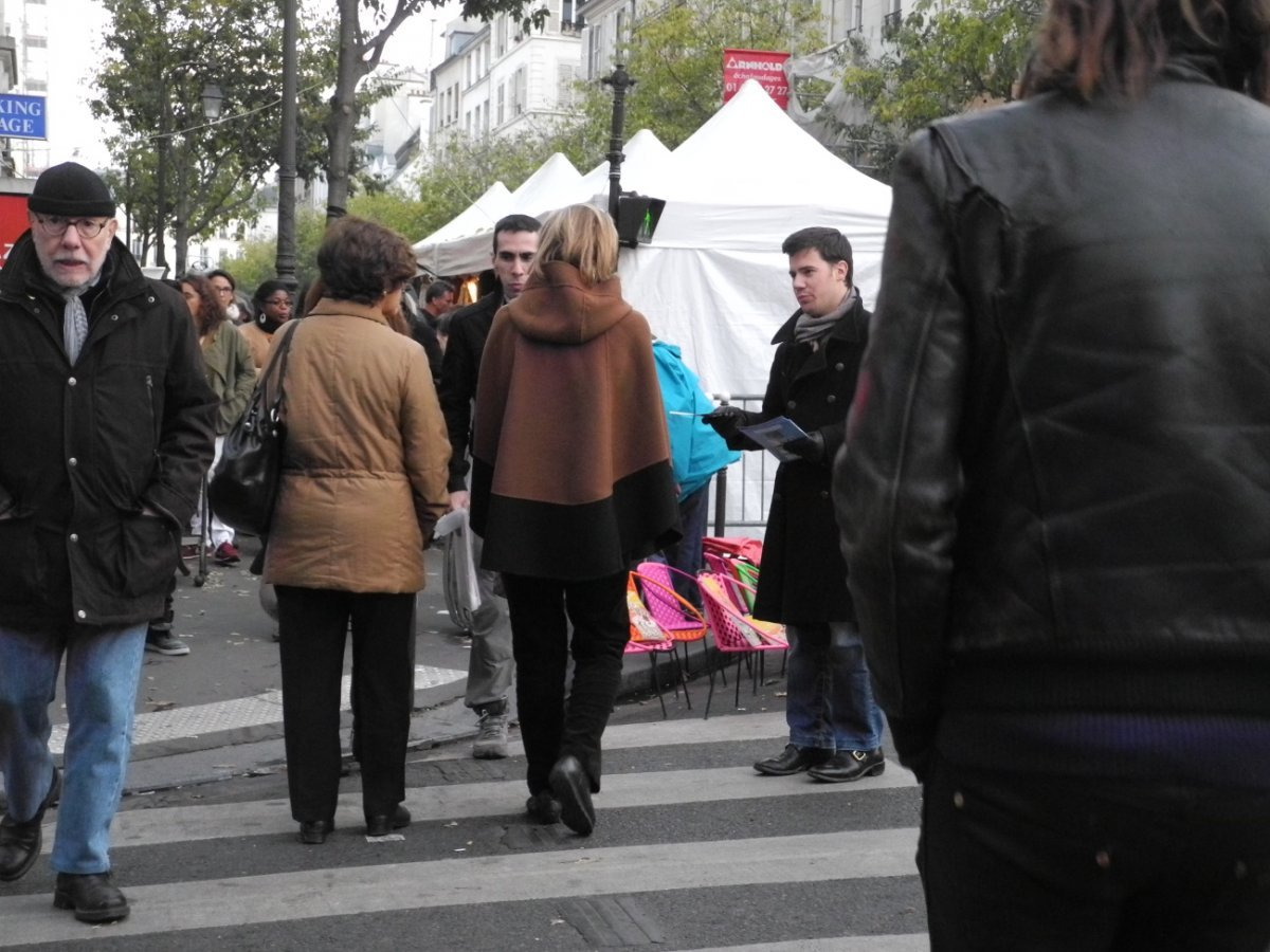 Rencontres dans la rue à Saint-Denys du Saint-Sacrement (3e). Saint-Denys du Saint-Sacrement © Marie-Christine Bertin / Diocèse de Paris.