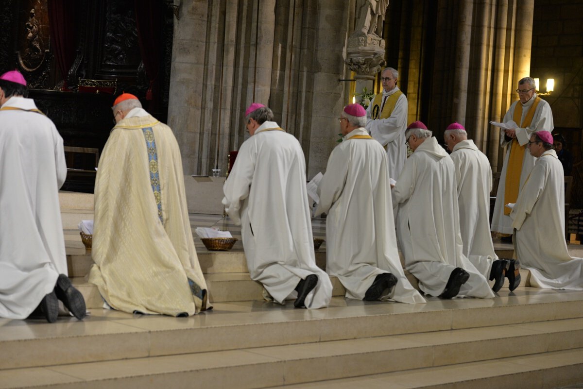 Chaque évêque a confié ces intentions de prières à la miséricorde de Dieu. © Marie-Christine Bertin / Diocèse de Paris.