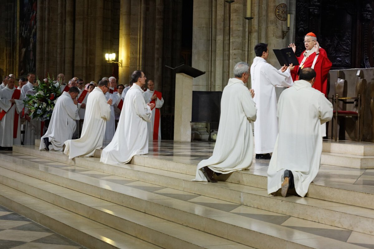 Prière d'intercession de l'archevêque. © Yannick Boschat / Diocèse de Paris.