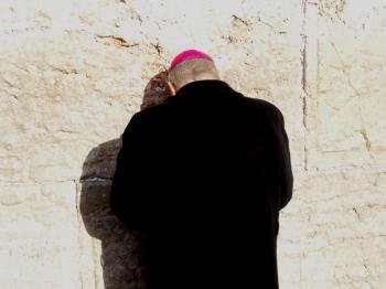 Prière au Mur « Occidental » du Temple de Jérusalem. 