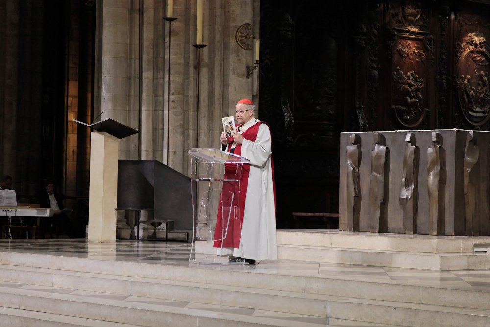 Le Cardinal André Vingt-Trois a invité l'assemblée à poursuivre (...). © Yannick Boschat.