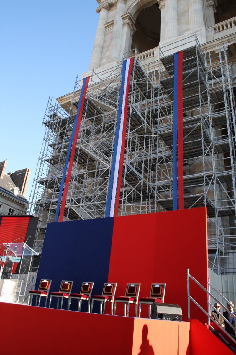 La tribune officielle préparée pour l'inauguration de la tour Nord.. © Olivier Bouet.