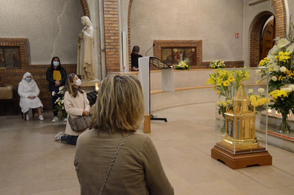 Accueil des reliques de sainte Bernadette à la chapelle Sainte-Bernadette de (…). © Michel Pourny.
