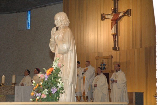 La messe présidée par Mgr Vingt-Trois était célébrée dans la basilique (…). 