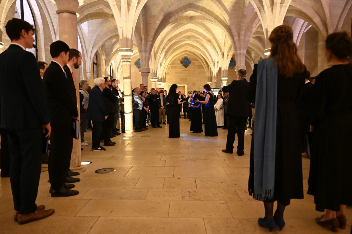 Messe pour l'anniversaire de la Faculté Notre-Dame, du Séminaire de (…). Dîner au Collège des Bernardins. © Marie-Christine Bertin / Diocèse de Paris.