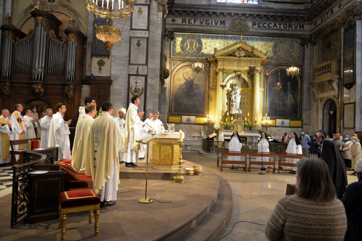 Messe des nouveaux prêtres à Notre-Dame des Victoires 2021. © Marie-Christine Bertin / Diocèse de Paris.