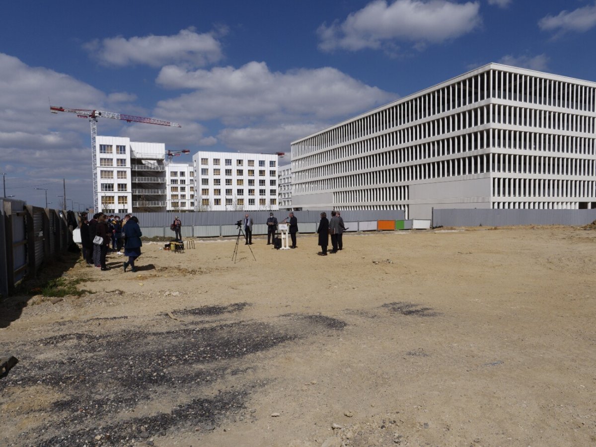 Lancement et bénédiction du chantier du futur Centre Teilhard de Chardin – (…). © Yannick Boschat / Diocèse de Paris.