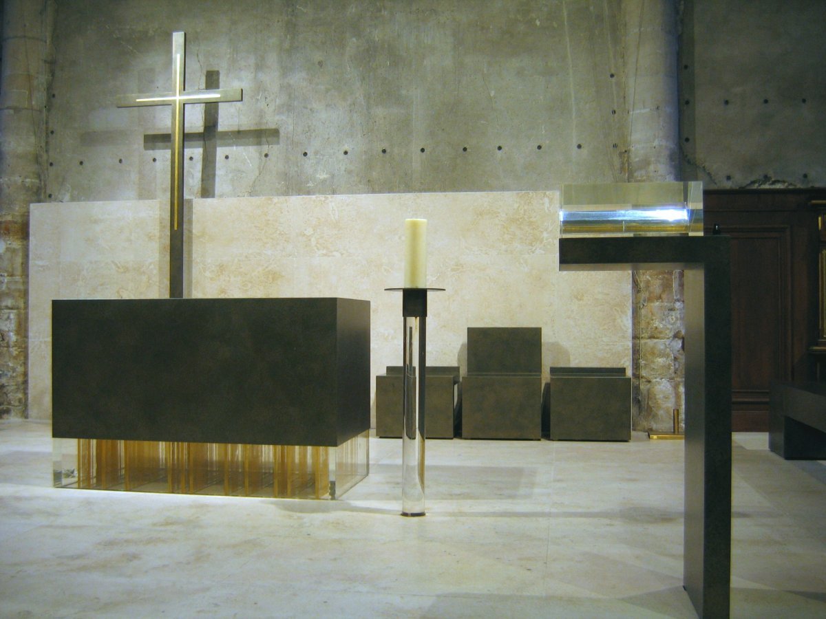 Aménagement liturgique du choeur de Saint-Germain de Charonne - détail. © CDAS Paris.