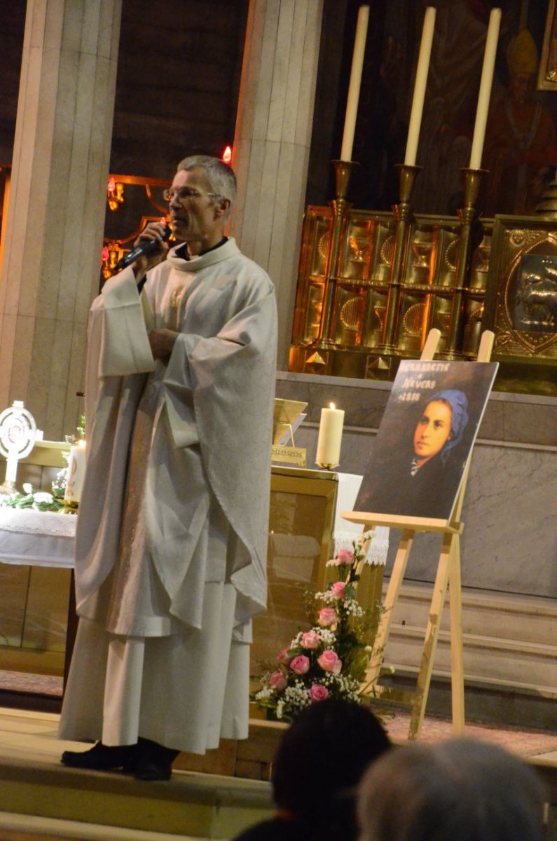 Accueil des reliques de sainte Bernadette au Saint-Esprit. © Michel Pourny.