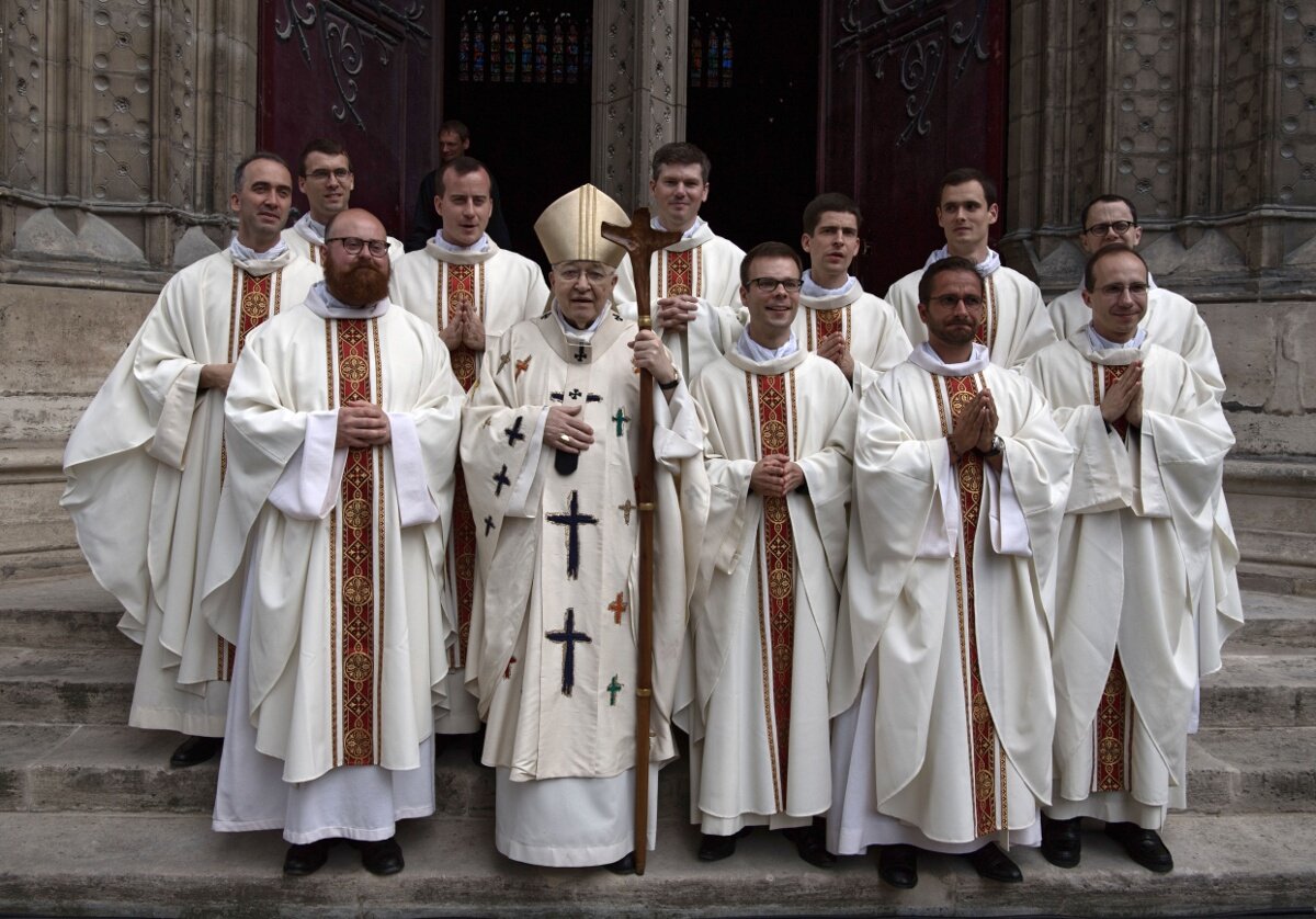 Onze prêtres ont été ordonnés par le cardinal André Vingt-Trois. © Yannick Boschat / Diocèse de Paris.
