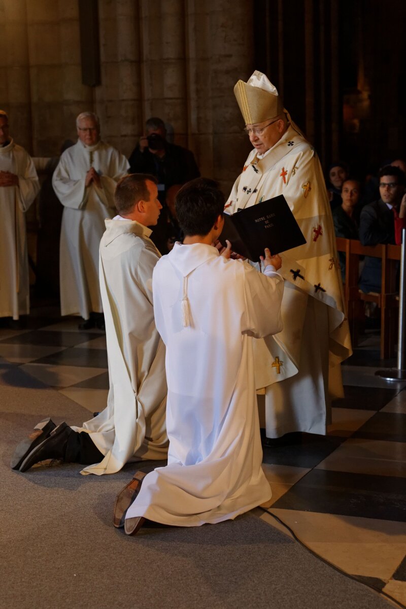 Promesse des ordinands. © Yannick Boschat / Diocèse de Paris.