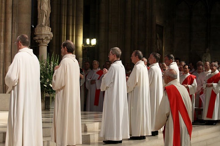 Ordinations de diacres permanents 2010 – Ordinations de 7 nouveaux diacres (…). © Yannick Boschat / Diocèse de Paris.
