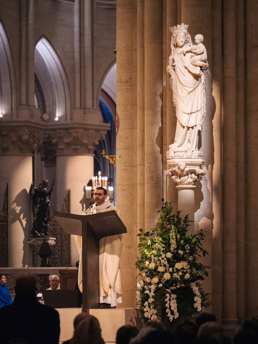 Messe du soir du mardi 10 décembre 2024 à Notre-Dame de Paris. © Maximilien Krebs.