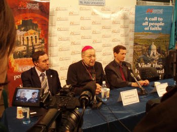 Conférence de presse Archevêque et M.Herzog, ministre israélien du Tourisme. 