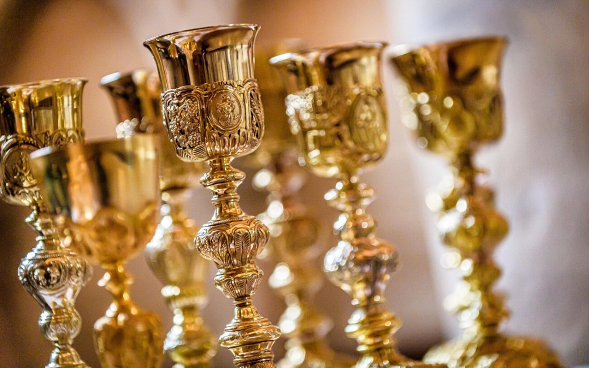 Imposition du pallium à Mgr Éric de Moulins-Beaufort par le cardinal André (…). © JB Delerue / Diocèse de Reims.