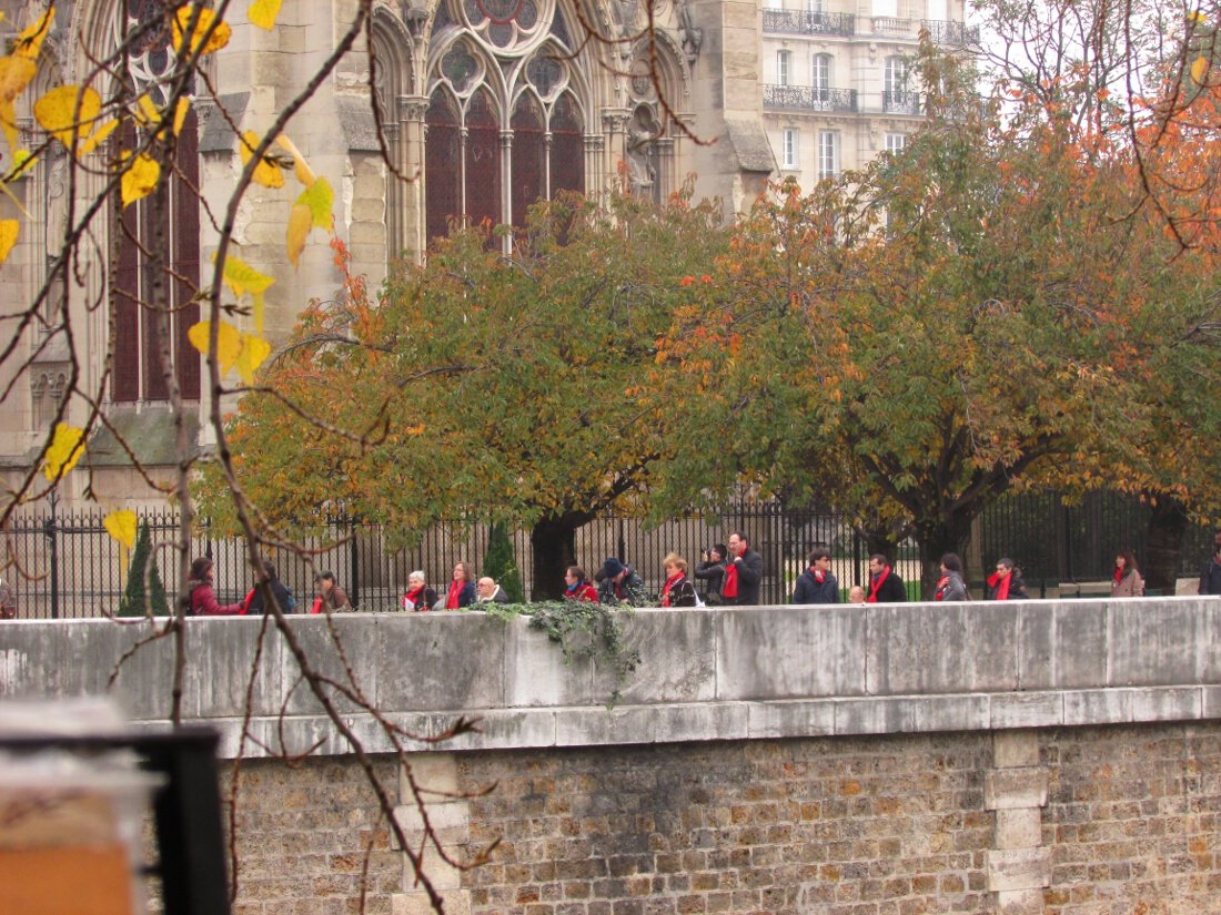 Arrivée à Notre-Dame de Paris des groupes. © Marie Bourdel / Diocèse de Paris.