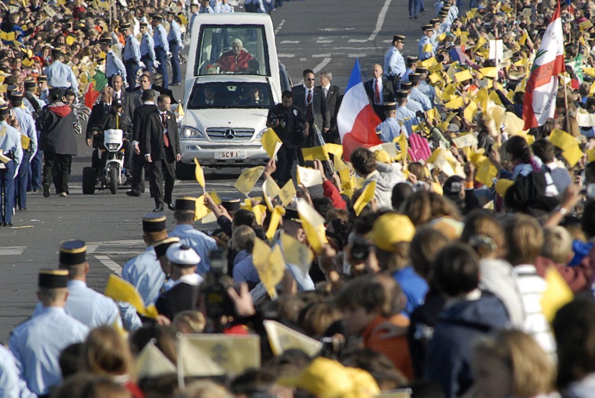 Messe sur l'esplanade des Invalides célébrée par Benoît XVI. © Corinne Simon / Ciric – Reproduction interdite.