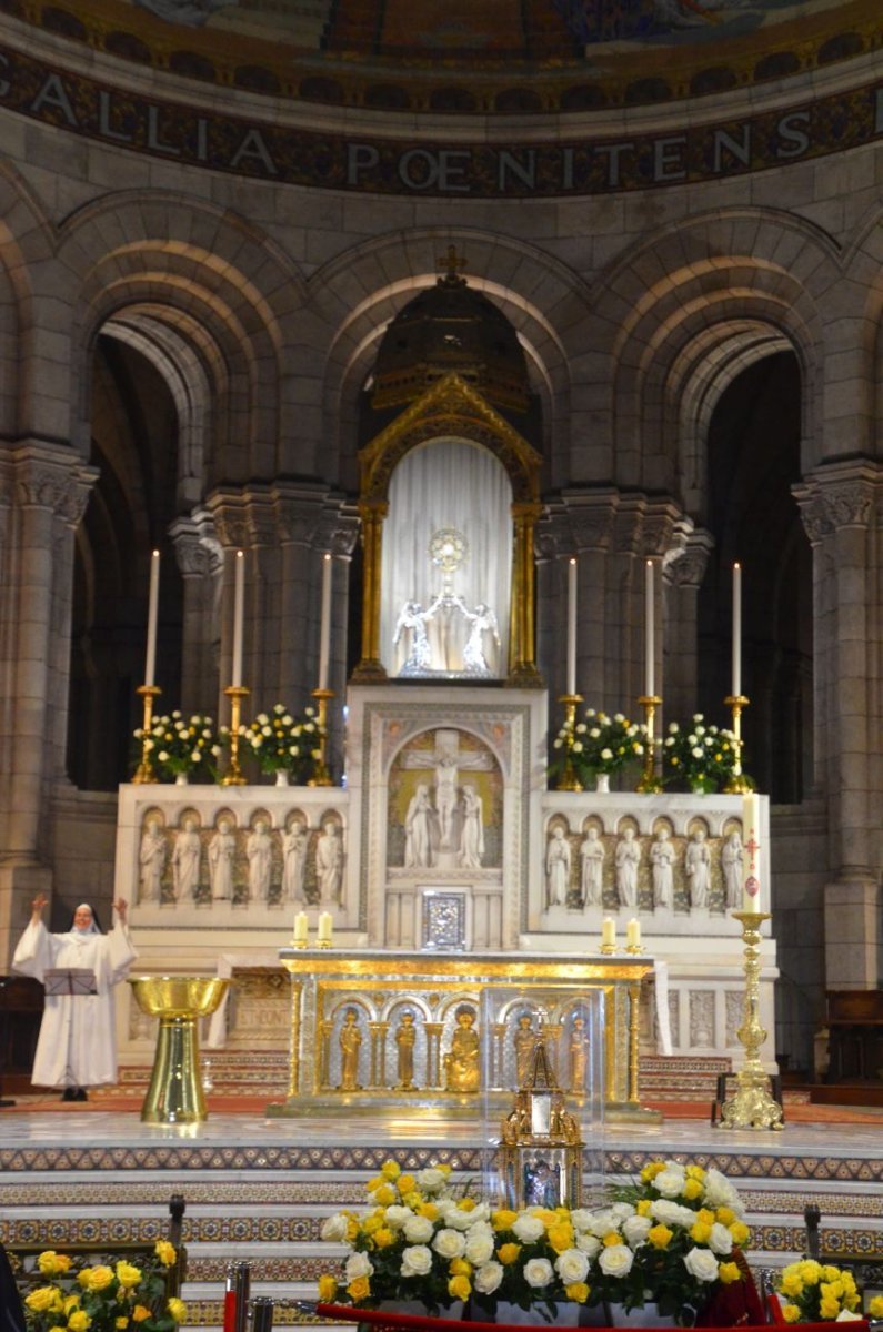 Accueil des reliques de sainte Bernadette au Sacré-Cœur de Montmartre. © Michel Pourny.