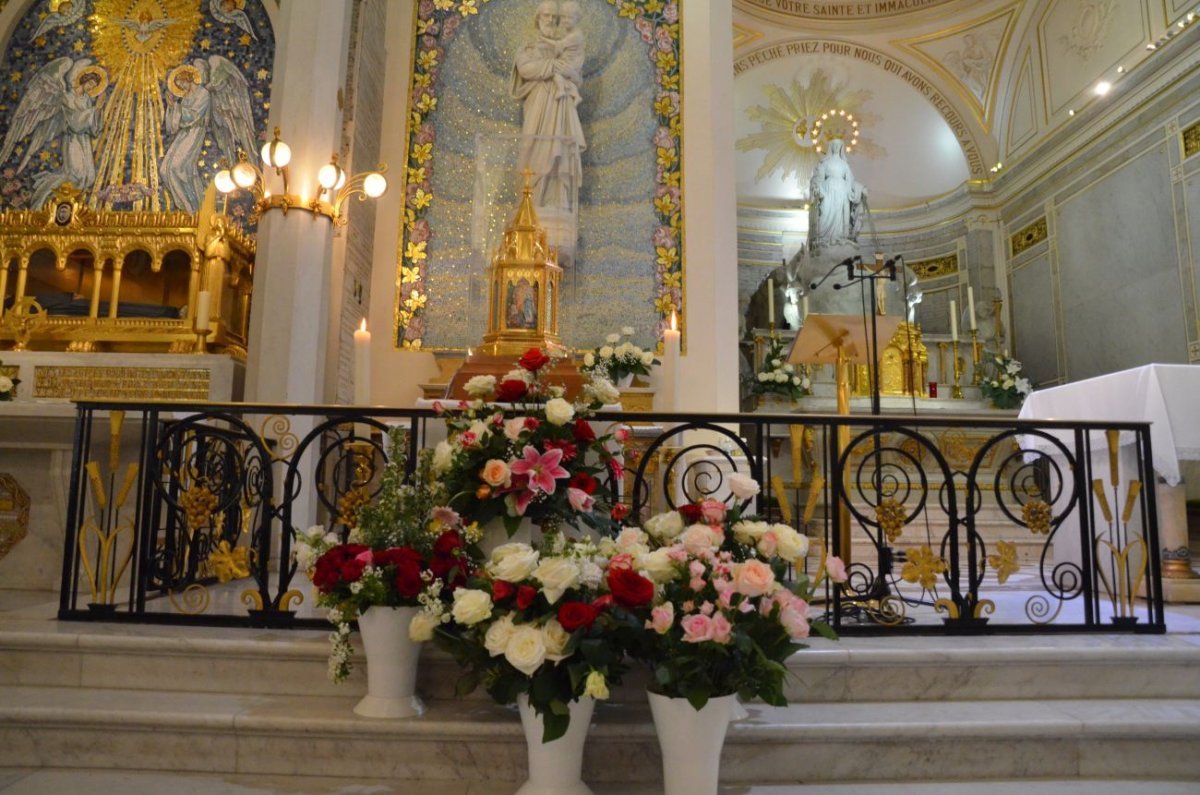 Accueil des reliques de sainte Bernadette à la chapelle de la Médaille (…). © Michel Pourny.