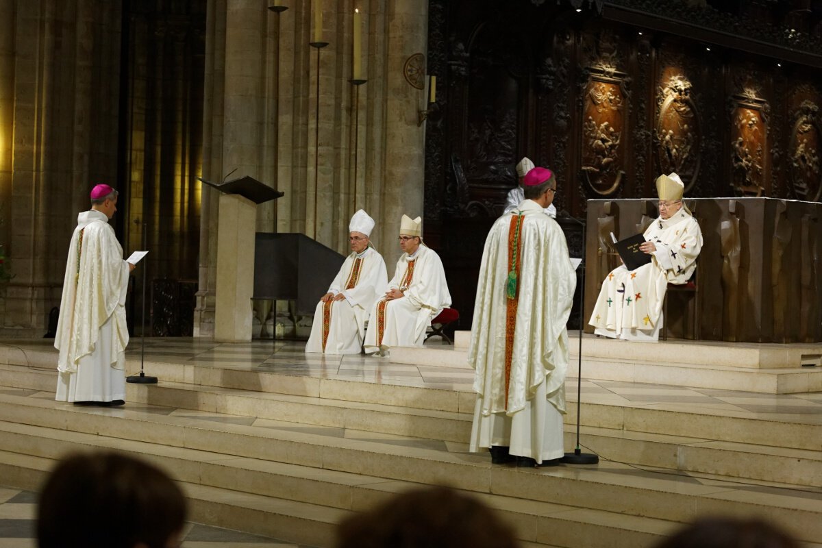 Engagement des prêtres choisis pour l'épiscopat. © Yannick Boschat / Diocèse de Paris.