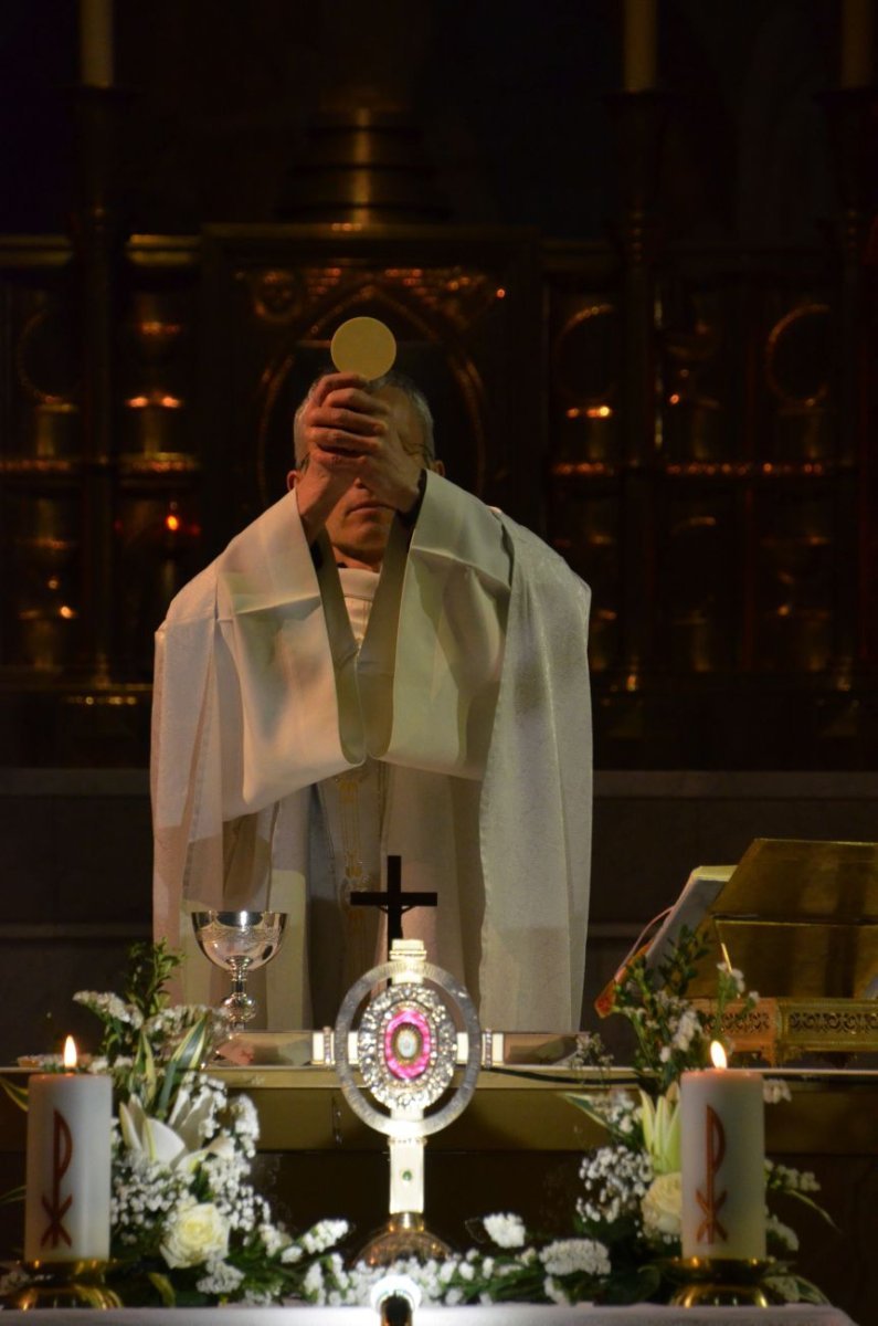 Accueil des reliques de sainte Bernadette au Saint-Esprit. © Michel Pourny.