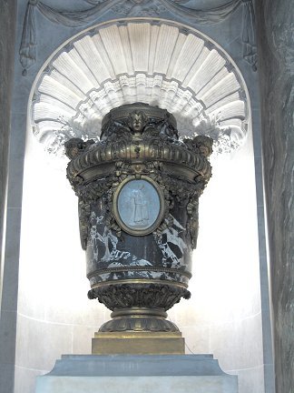 Urne cénotaphe. © C. D. A. S..