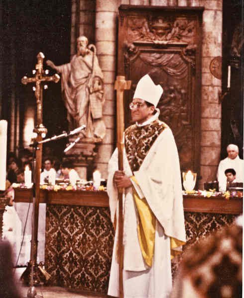 Messe d'installation à Notre-Dame de Paris. En 1981. © D. R..