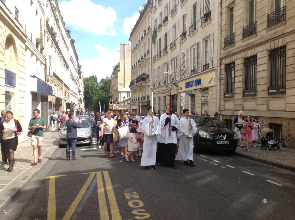 Procession de Sainte-Elisabeth à Saint-Eugène. © Paroisse Saint-Eugène Paris.
