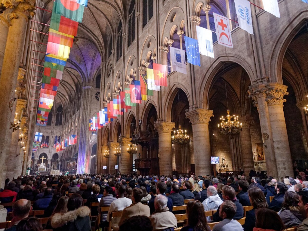 Messe pour le centenaire de la fin de la Première Guerre mondiale. © Yannick Boschat / Diocèse de Paris.