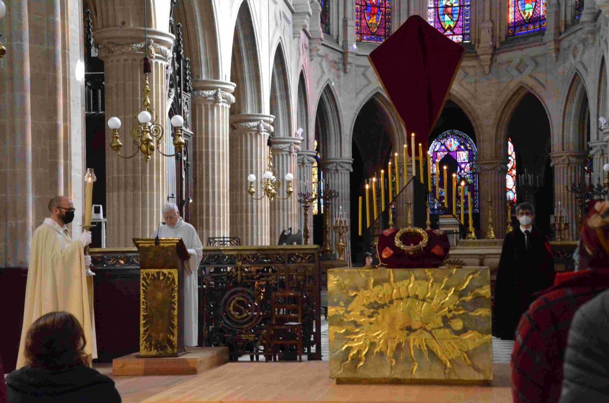 Vendredi saint à Saint-Germain l'Auxerrois : Méditation du chemin de Croix. © Michel Pourny / Diocèse de Paris.