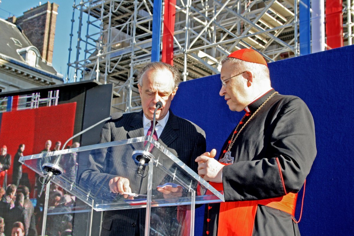 Frédéric Mitterrand et Mgr André Vingt-Trois à l'issue de la cérémonie (…). © Olivier Bouet.