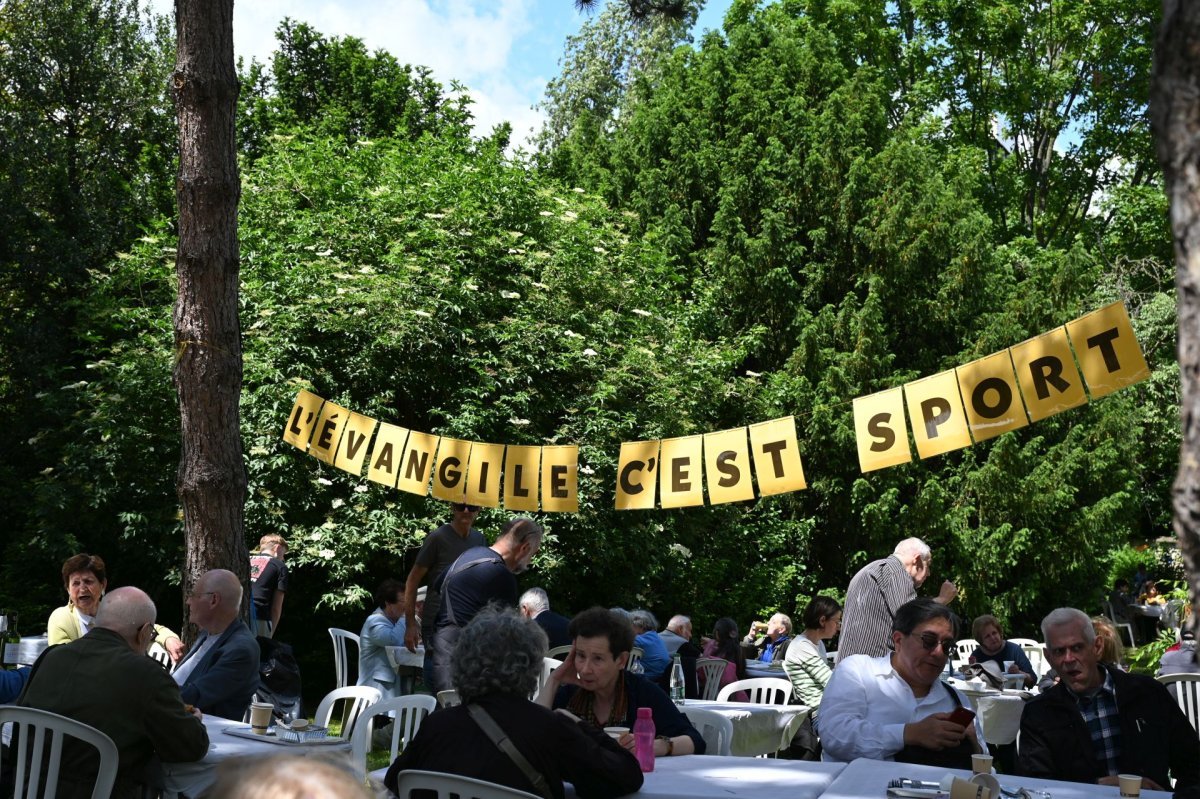 Journées d'amitié et d'entraide pour les prêtres 2024. Dimanche 26 mai 2024. © Marie-Christine Bertin / Diocèse de Paris.