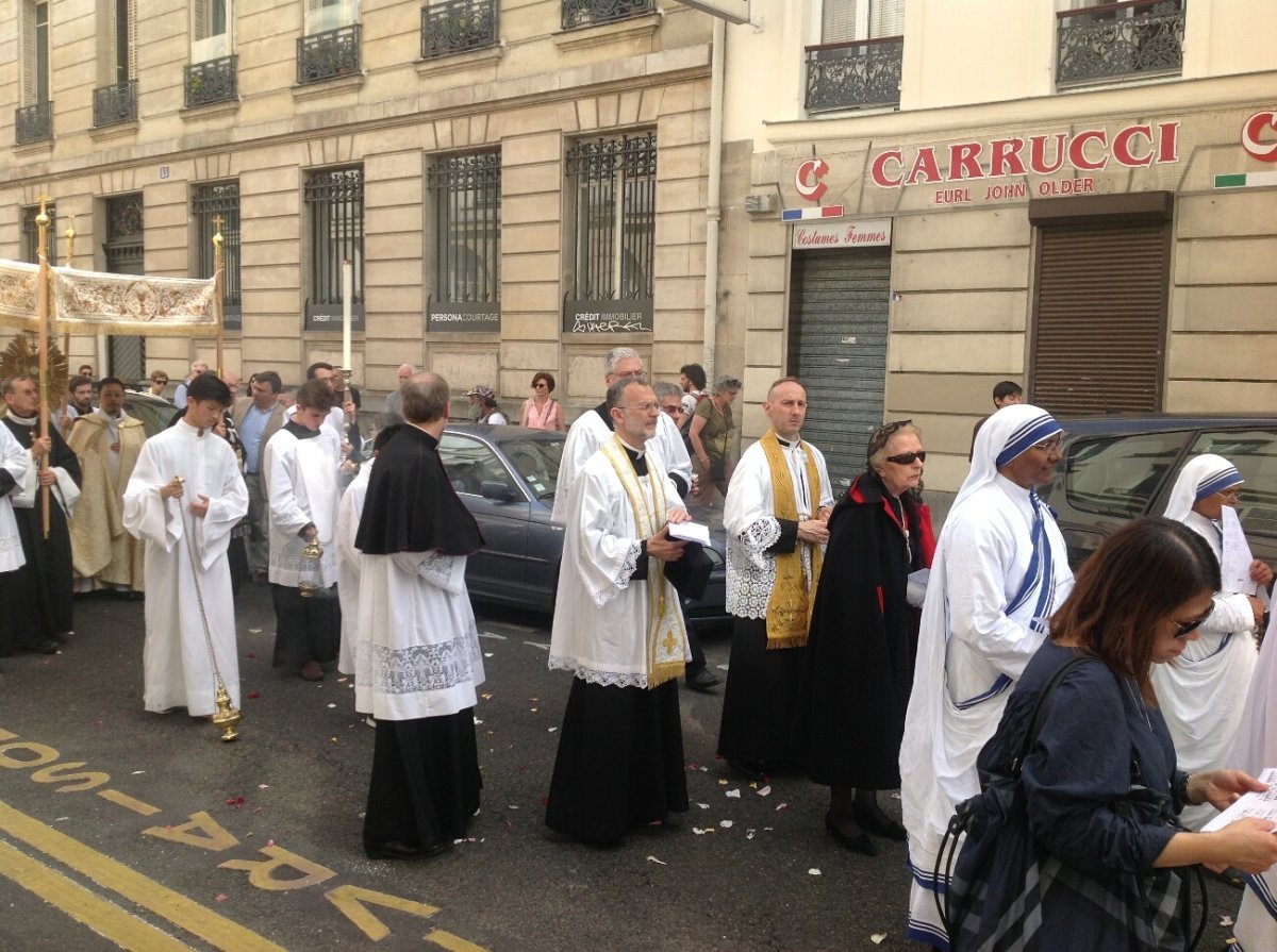 Procession de Sainte-Elisabeth à Saint-Eugène. © Paroisse Saint-Eugène Paris.