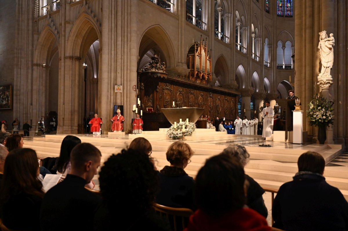 Confirmation des adultes en décembre 2025. © Marie-Christine Bertin / Diocèse de Paris.