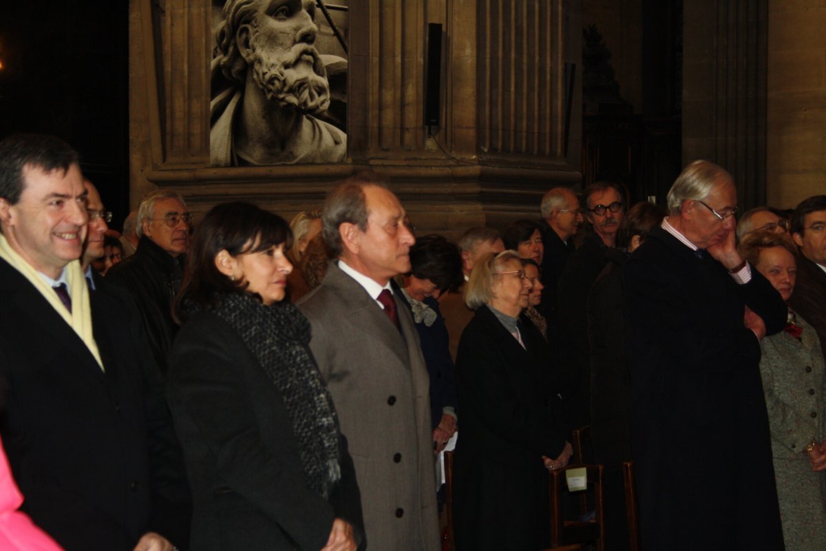 Le maire de Paris, Bertrand Delanoë, assistait à la messe, tout comme le (…). © Olivier Bouet.