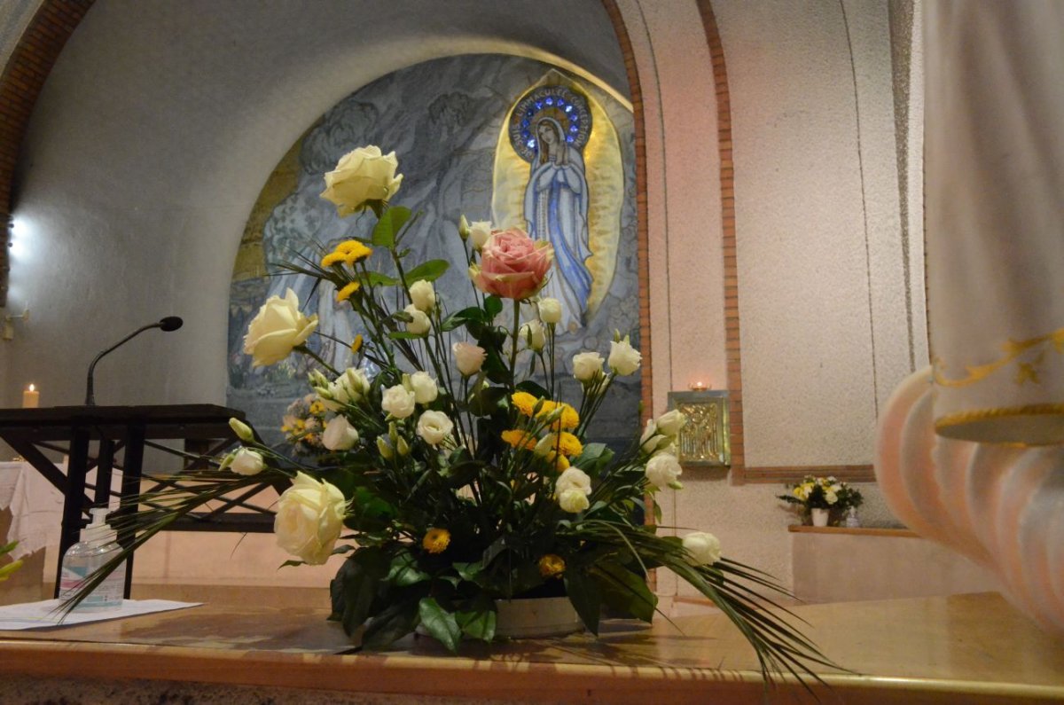 Accueil des reliques de sainte Bernadette à la chapelle Sainte-Bernadette de (…). © Michel Pourny.