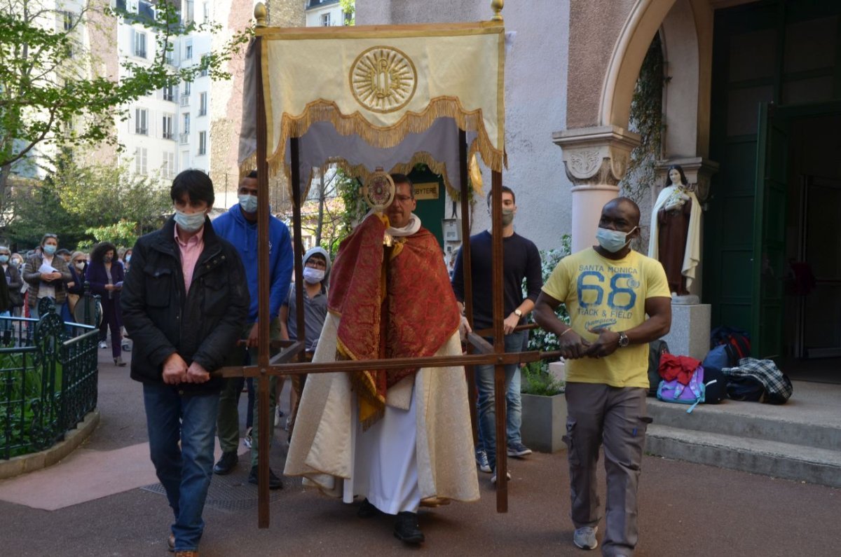 Accueil des reliques de sainte Bernadette à Notre-Dame de l'Assomption (…). © Michel Pourny.