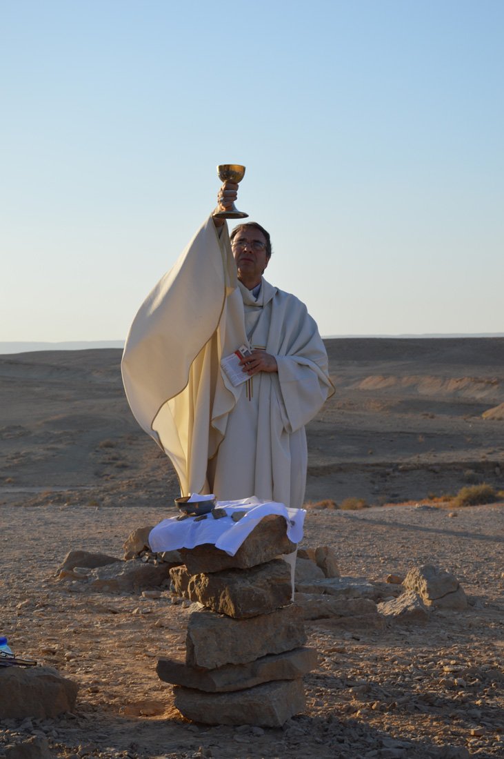 Célébration de la messe dans le désert du Neguev. © Pierre-Louis Lensel / Diocèse de Paris.