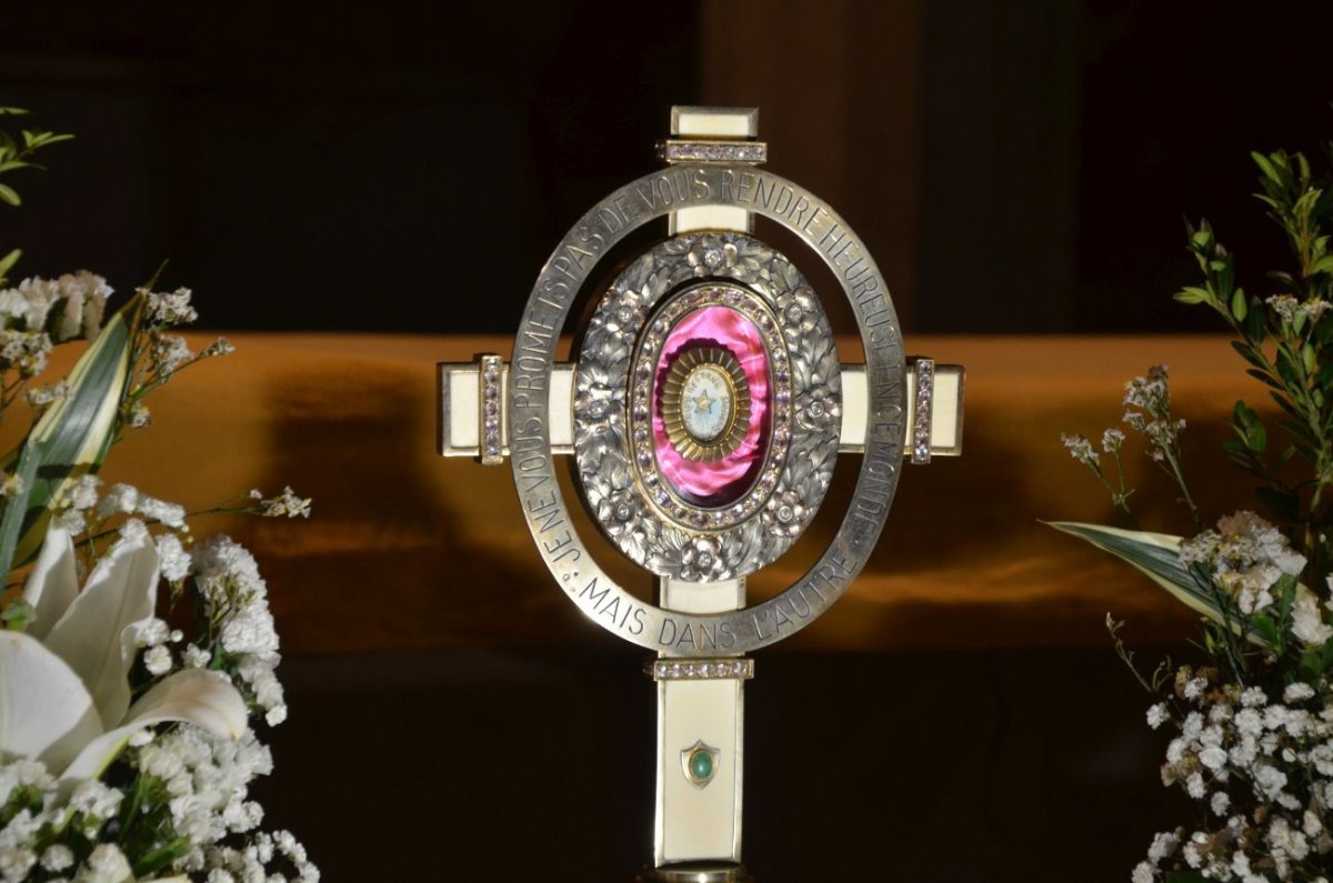 Accueil des reliques de sainte Bernadette au Saint-Esprit. © Michel Pourny.