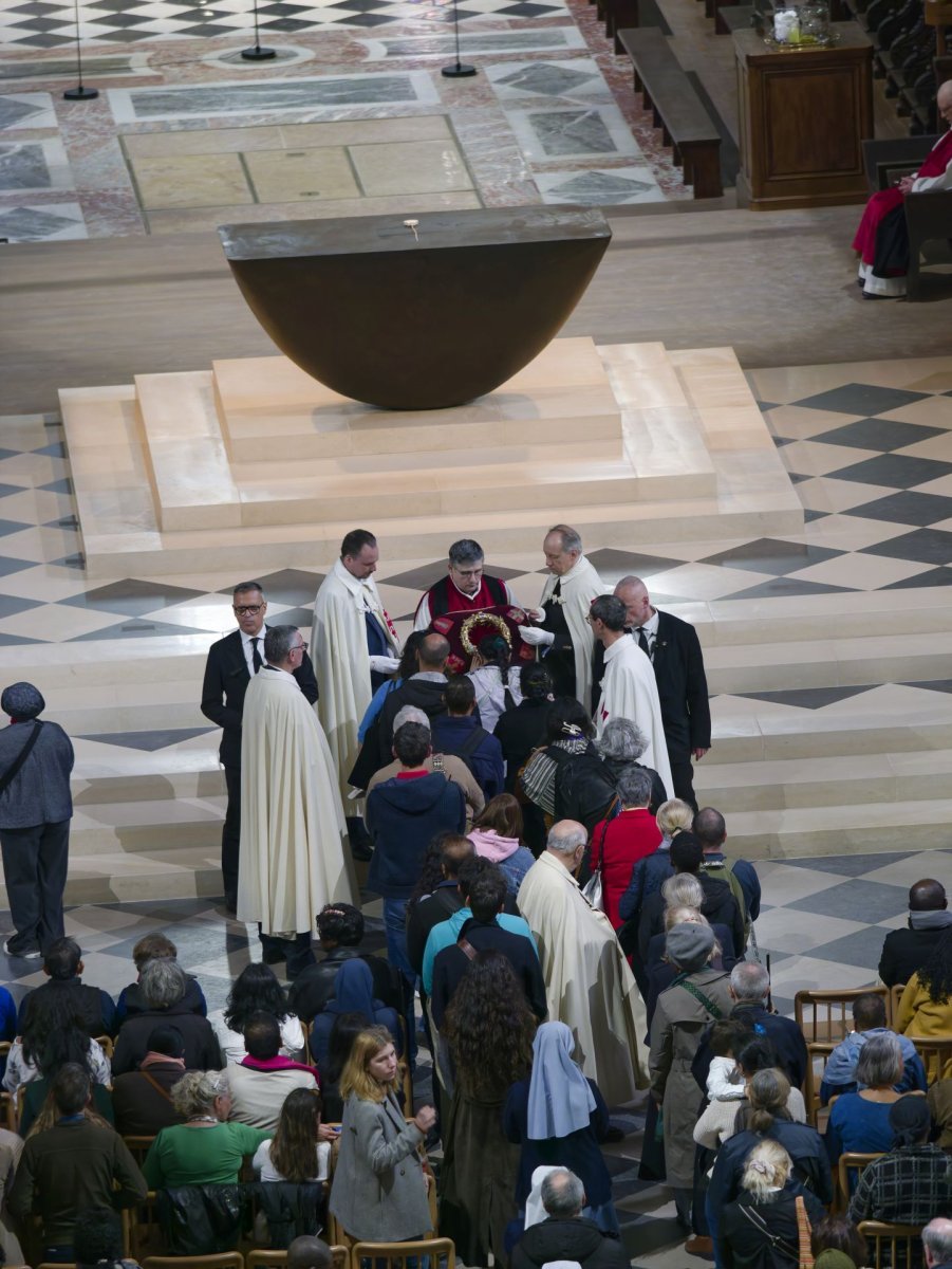 Office des ténèbres et vénération de la couronne d'épines à Notre-Dame (…). © Yannick Boschat / Diocèse de Paris.