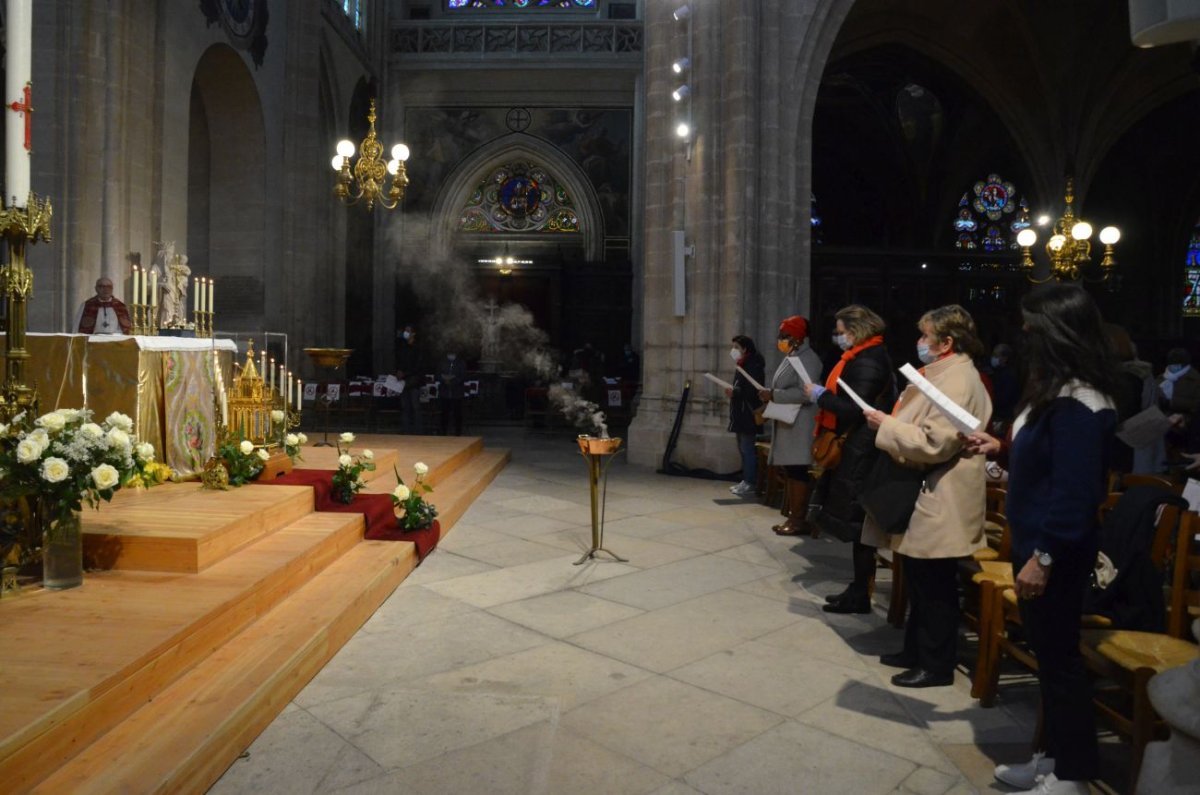 Accueil des reliques de sainte Bernadette à Saint-Germain l'Auxerrois. © Michel Pourny.