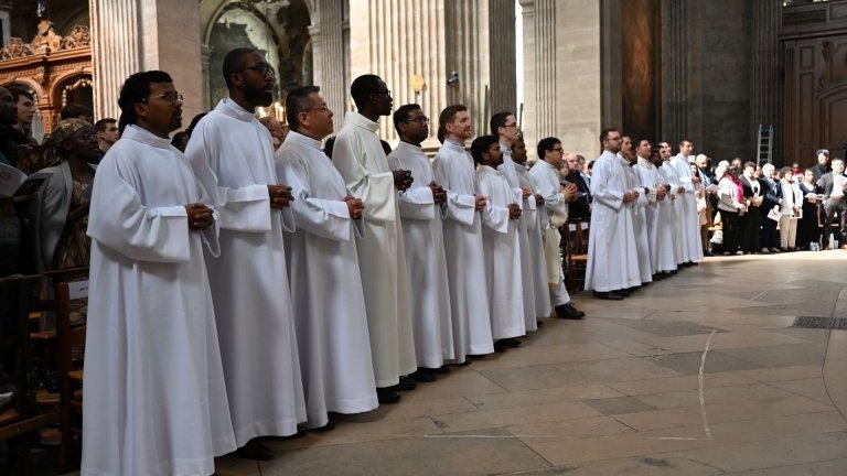 Ordinations diaconales de jésuites. (c) Marie-Christine Bertin / Diocèse de Paris.